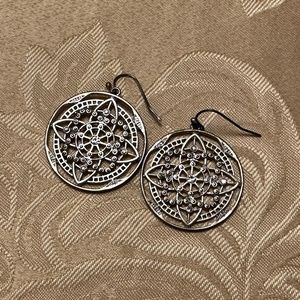 Circular Earrings in Gold